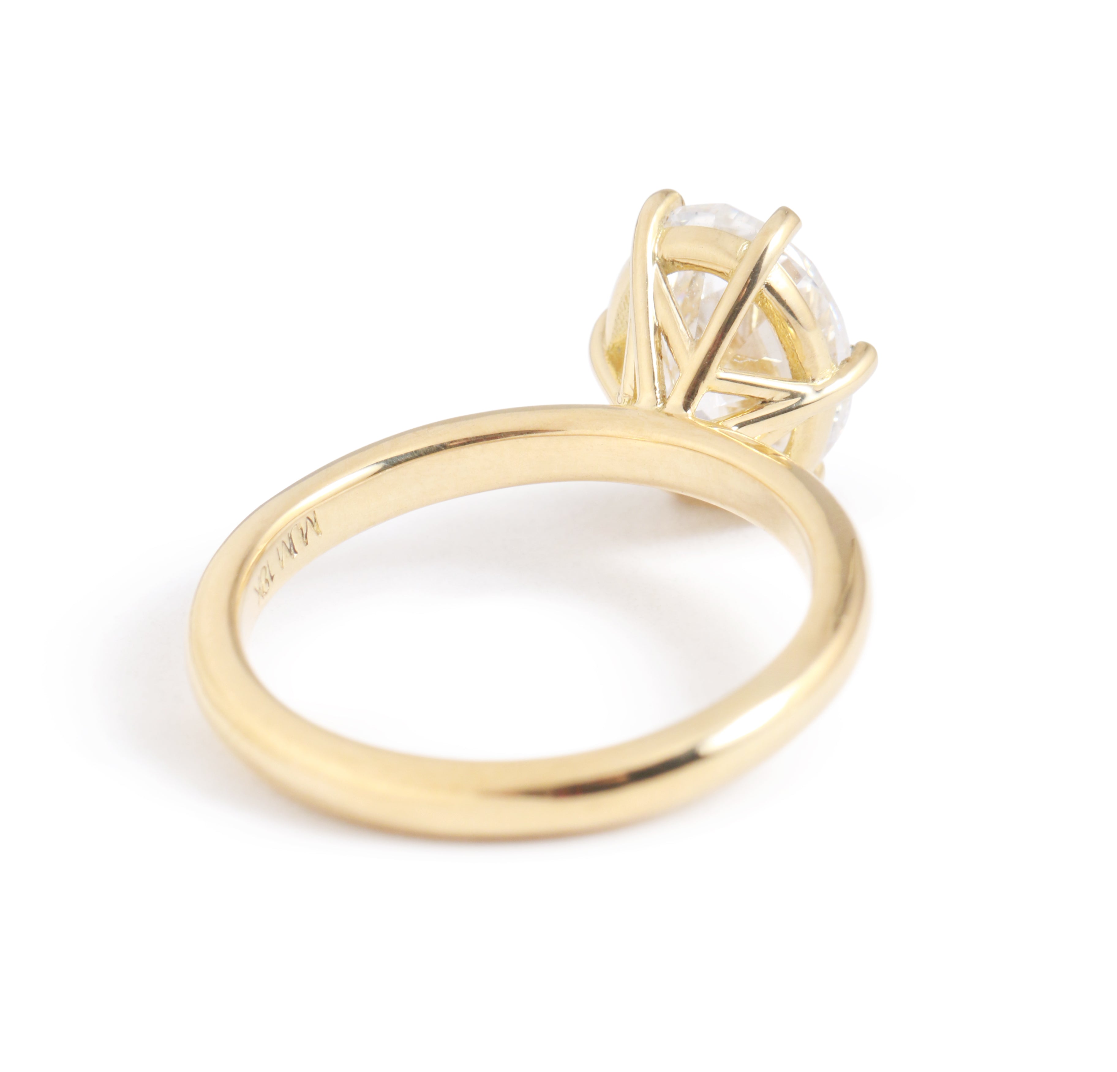 Shooting Star Oval Diamond Ring 756A2693_2483b86d-1f3c-4566-95e9-37e666b407a2