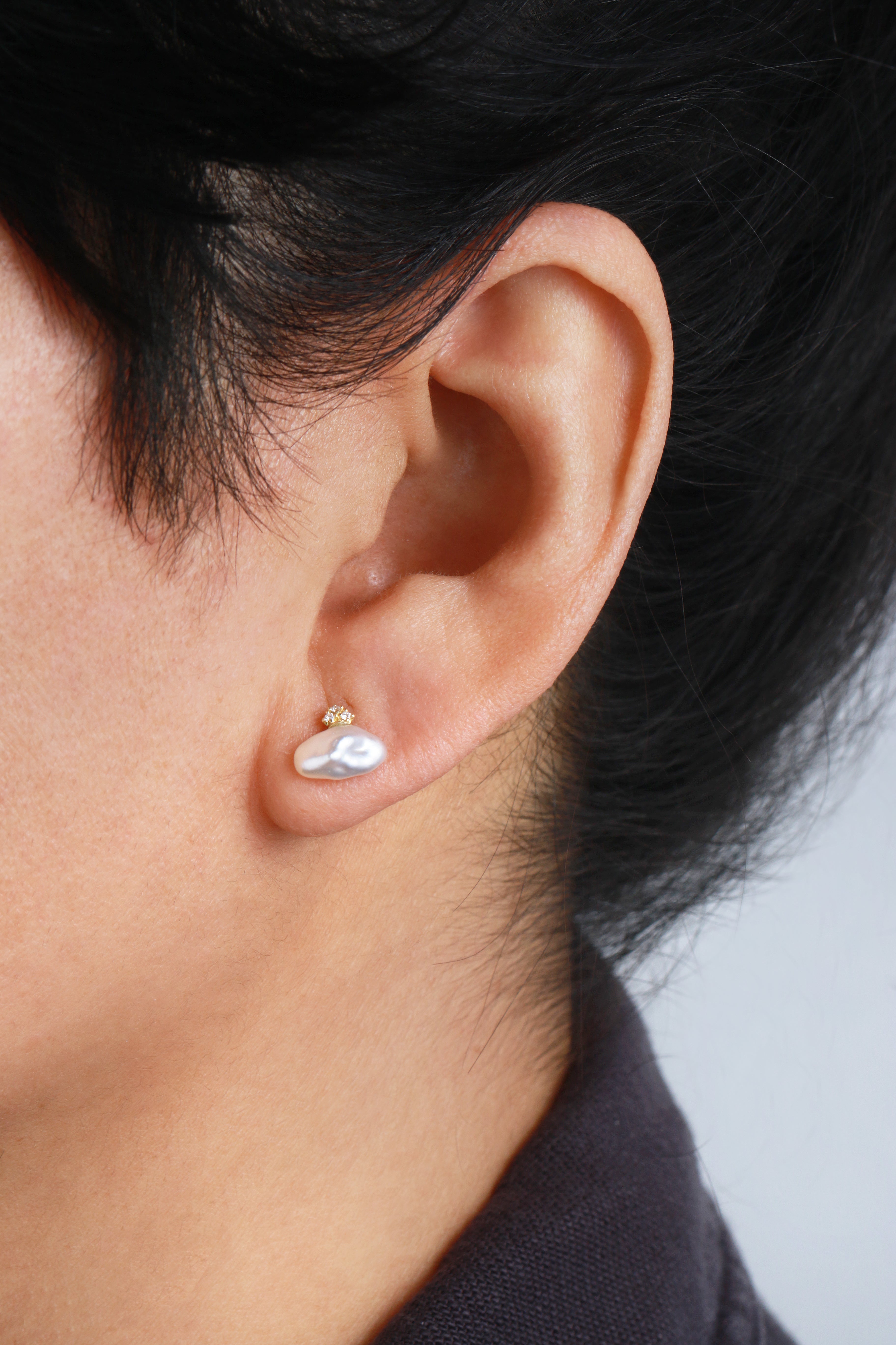 Balloon Pearl Stud Earrings by Shinkai EARRING 756A6439_1a6908a2-5f77-4d4b-895b-bf4f819ceb76