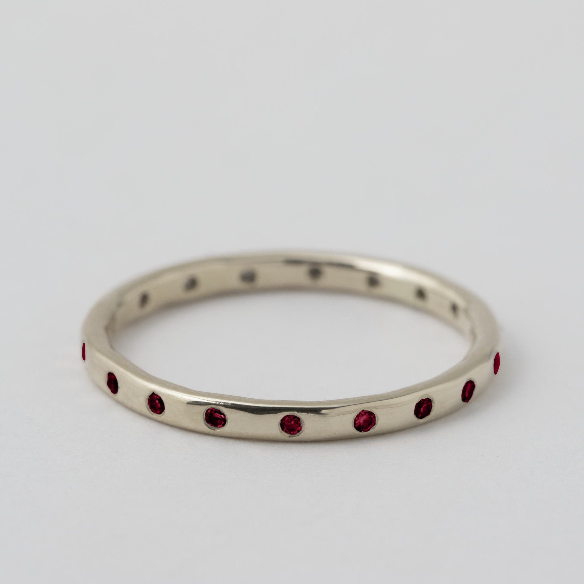 Flush Set 18 Ruby Band - 18k White Gold HIDDEN LR485WG-18