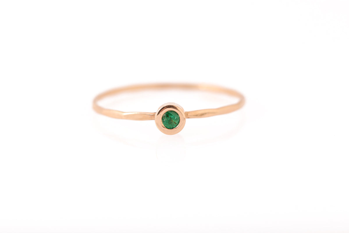 Solo Emerald Ring Stock Ring R1138GEM